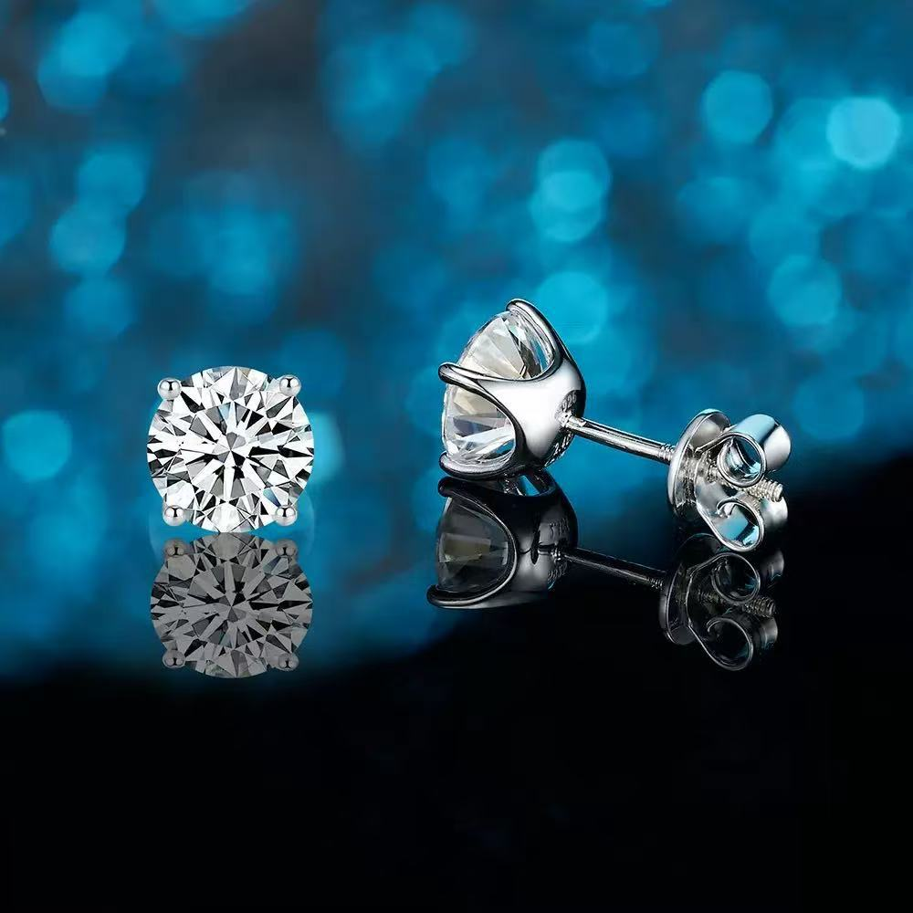 Zoe Claw Stud Earring