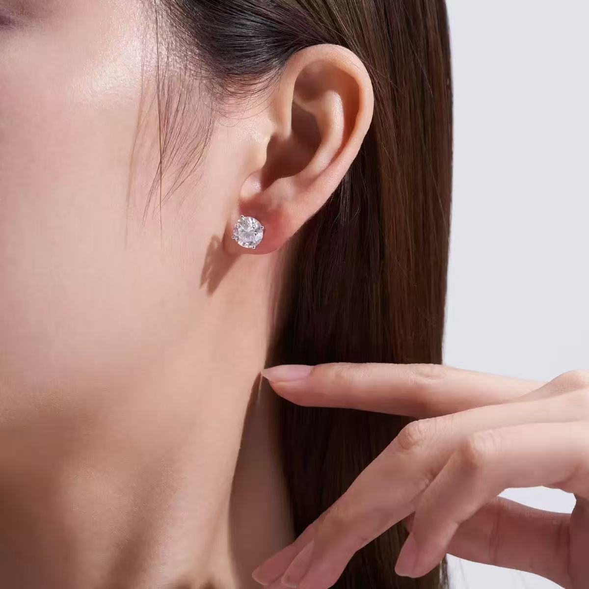 Zoe Claw Stud Earring