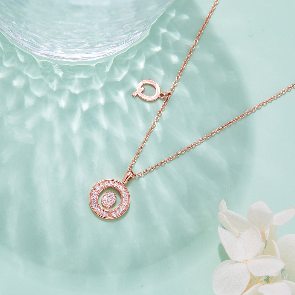 Letter Pendant Necklace - Q