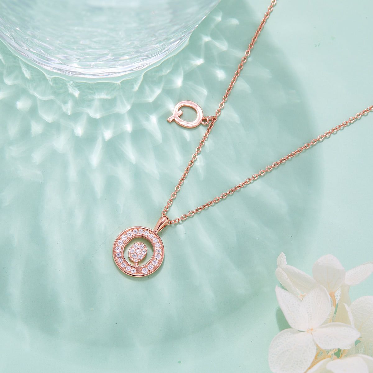 Letter Pendant Necklace - Q