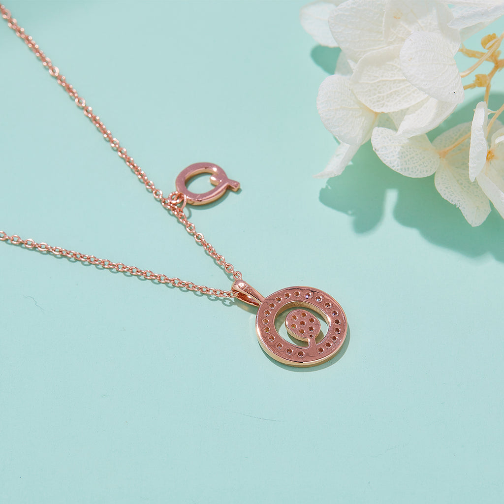 Letter Pendant Necklace - Q