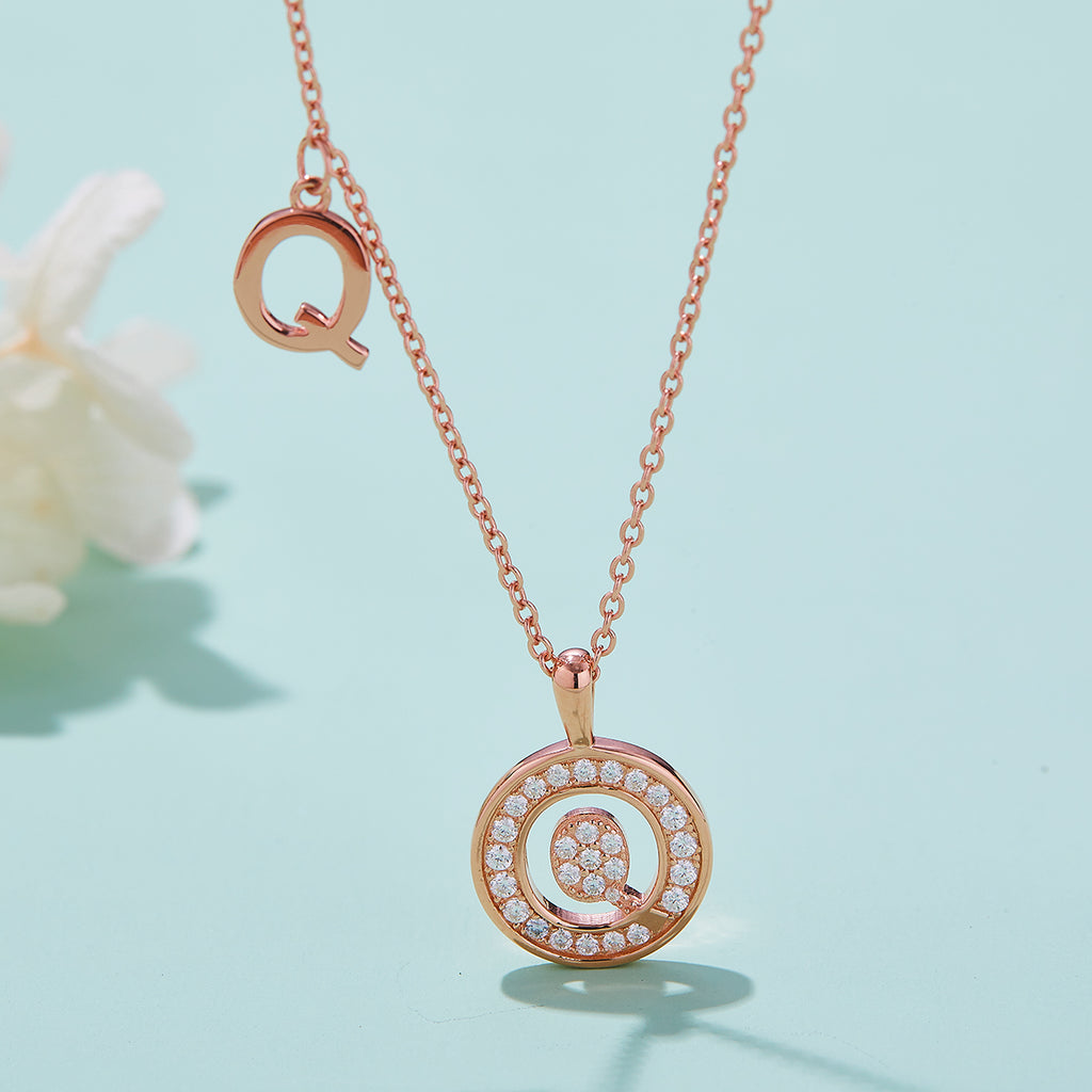 Letter Pendant Necklace - Q