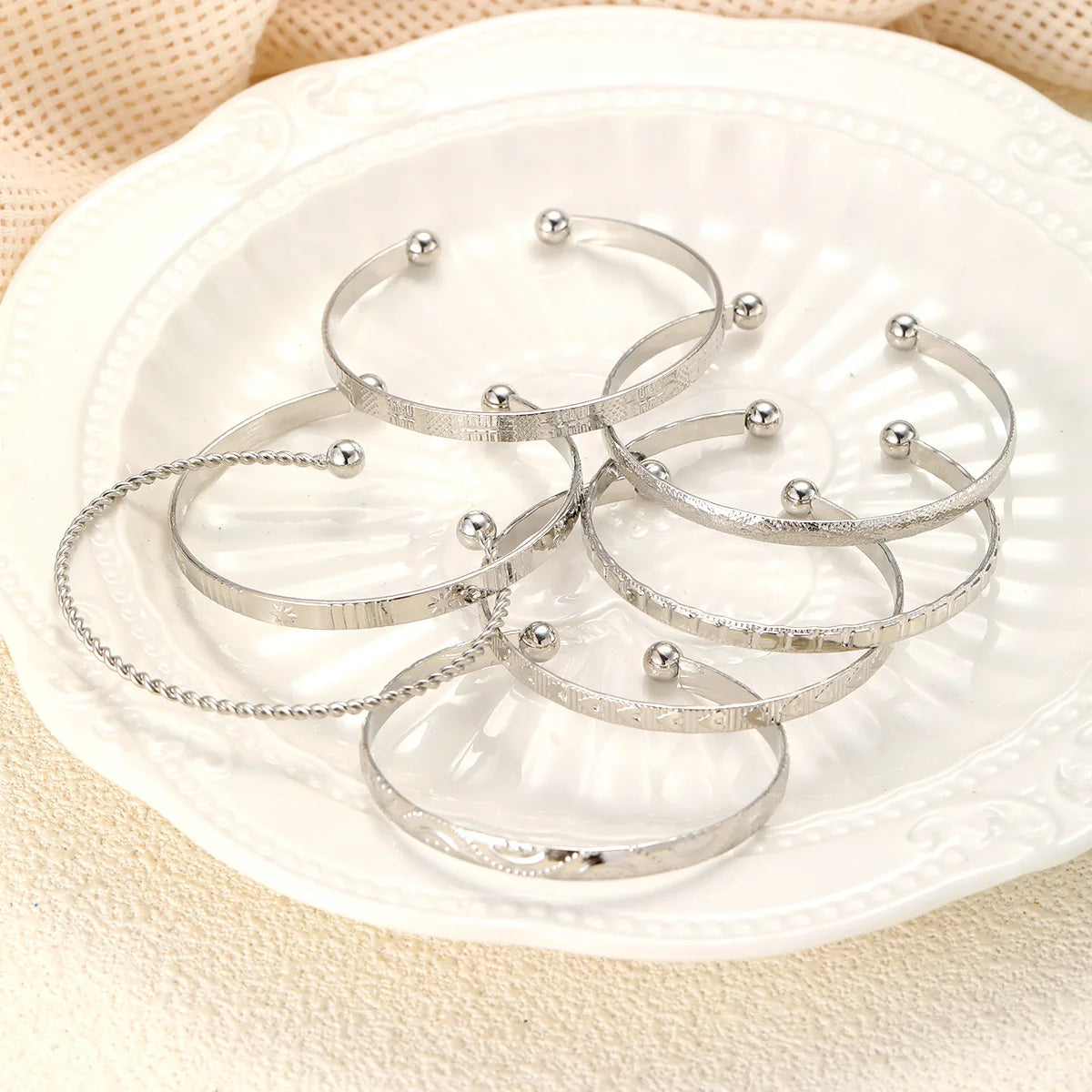 7pcs/set Retro Gold Carved Heart Hexagon Star Twists Geometric Opening Bangle Set Women Cuff Bracelet Fashion Jewelry