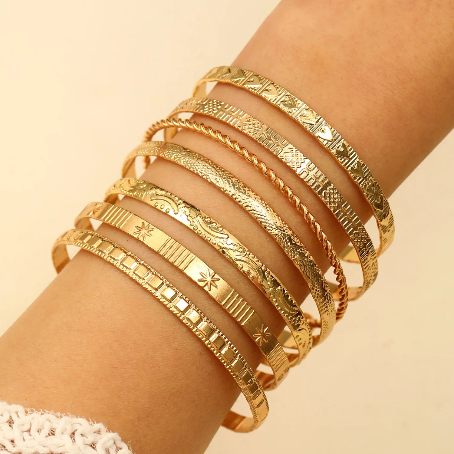 7pcs/set Retro Gold Carved Heart Hexagon Star Twists Geometric Opening Bangle Set Women Cuff Bracelet Fashion Jewelry