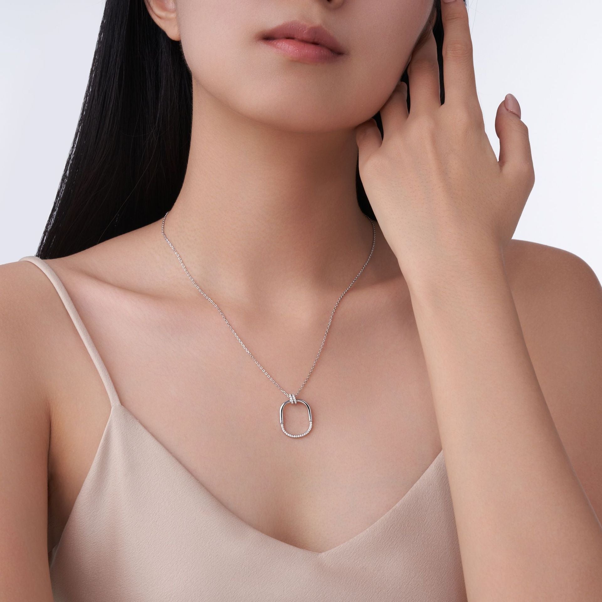 Verve Curve Pendant Necklace
